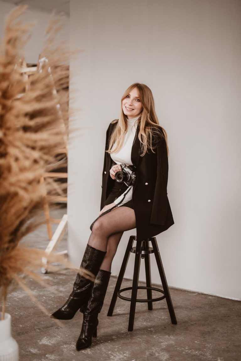 Shooting einer Fotografin im Mietstudio bei Tageslicht