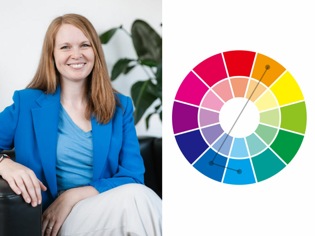 Personal Branding Portrait einer Frau im blauen Blazer mit visualisiertem Komplementärfarbschema im Farbkreis