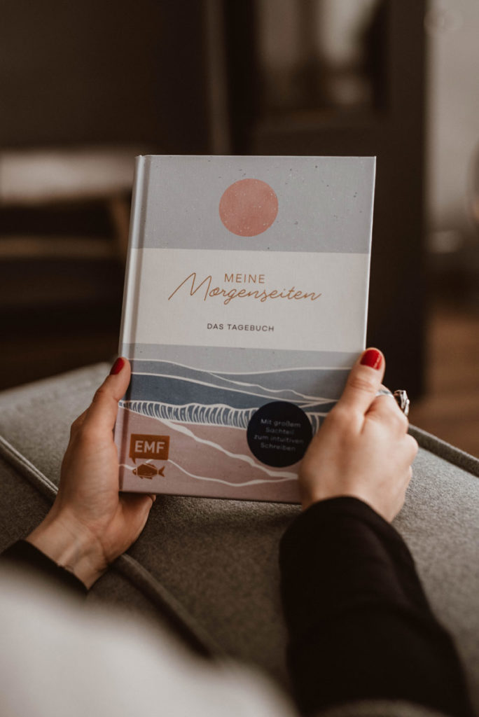 Meine Morgenseiten Buch Tagebuch Journal Journaling schreiben Blick ins Buch Johanna Kramer Titelbild Bücher