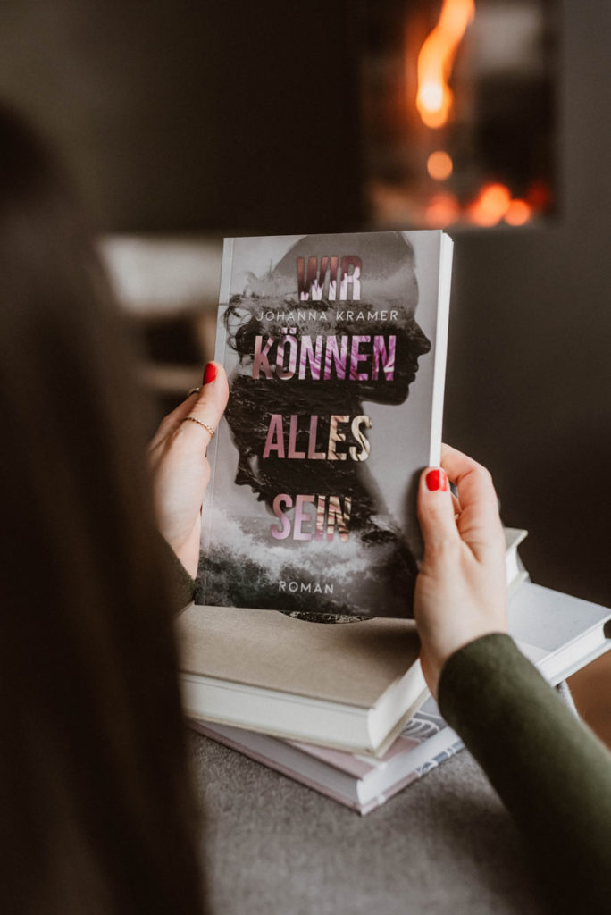 Roman Buch Autorin Wir können alles sein Johanna Kramer Portrait Titelbild