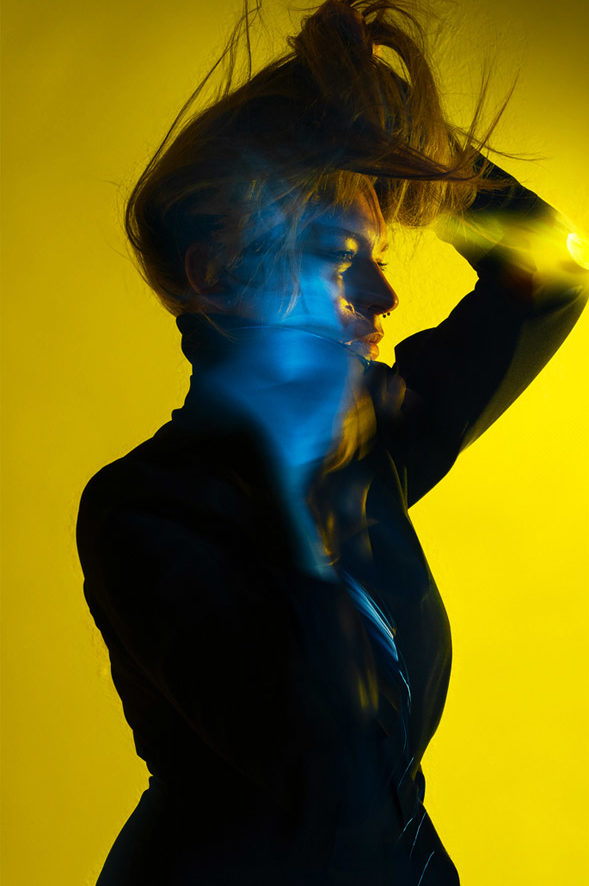 Sabine Fischer self-portrait photography flash blitz selbstportrait portrait farbfolie motion effect surreal