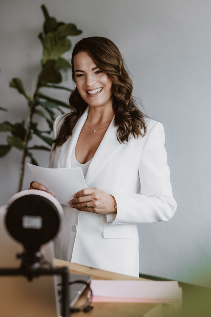 Maren Kristin Kern Kernkompetent Ulm Coaching Stimmtraining Auftritt Moderation Videotraining