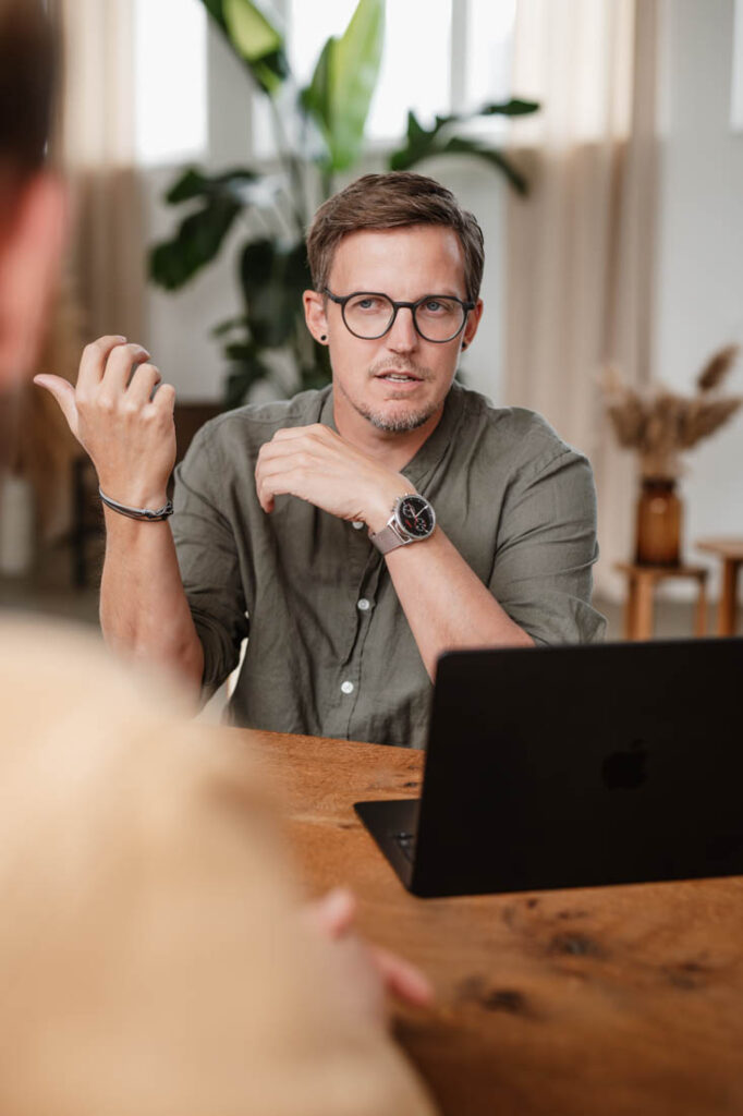 authentische portraitfotos arzt dr. gespräch kundengespräch patientengespräch content shooting fotos