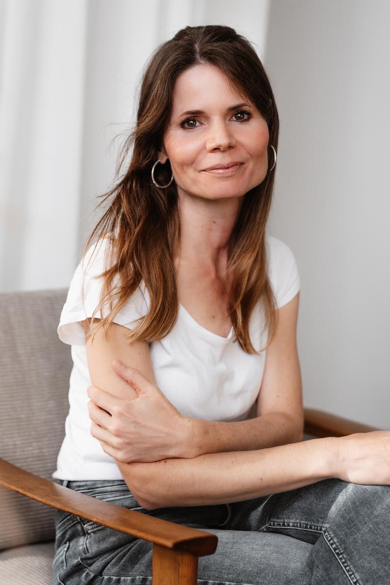 Professionelles Businessportrait einer Beraterin, moderne Businessfotos für Frauen für Instagram, Presse und Branding