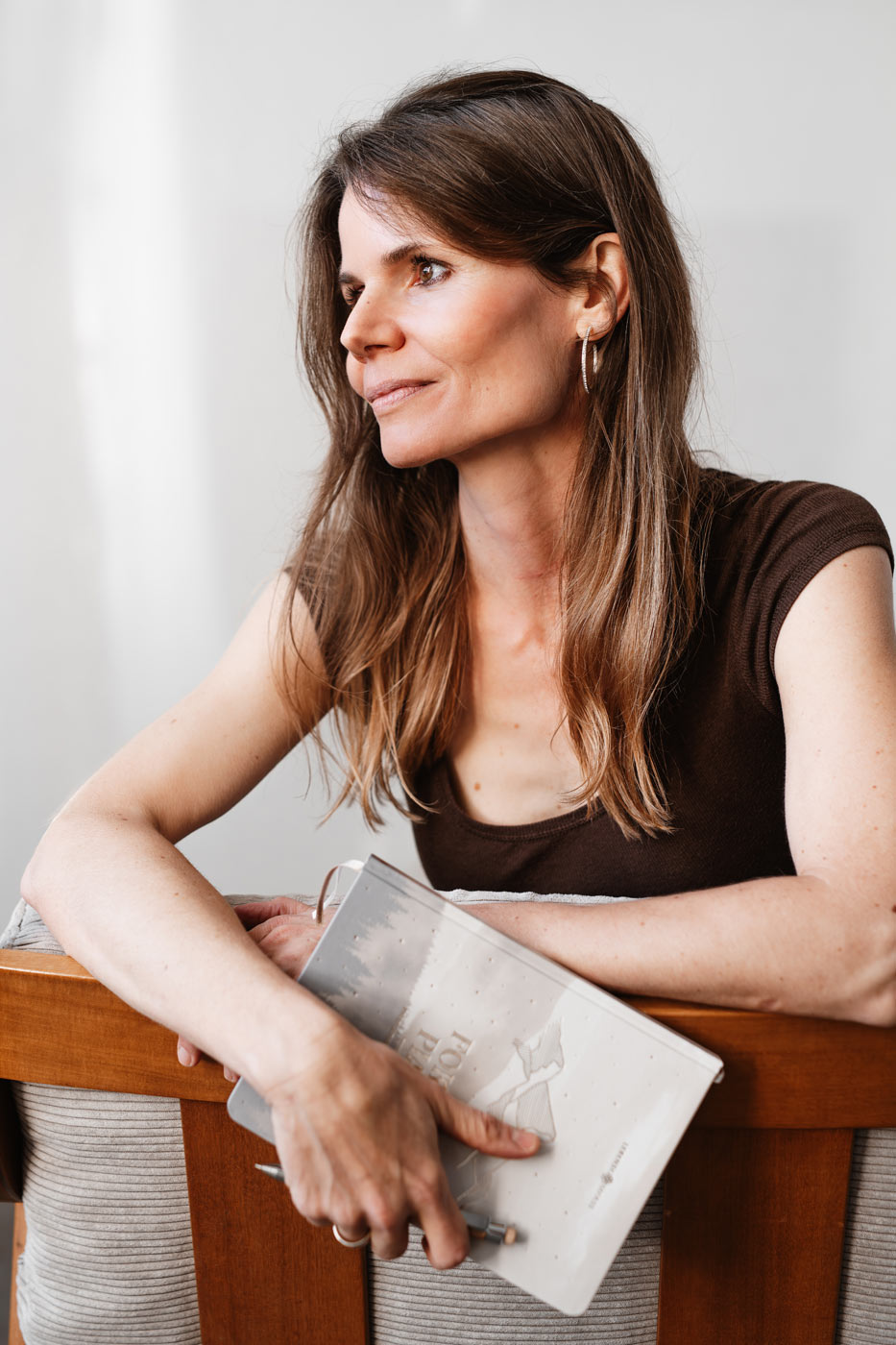 Personal Branding Portrait einer Entspannungspädagogin mit ruhiger, offener Ausstrahlung