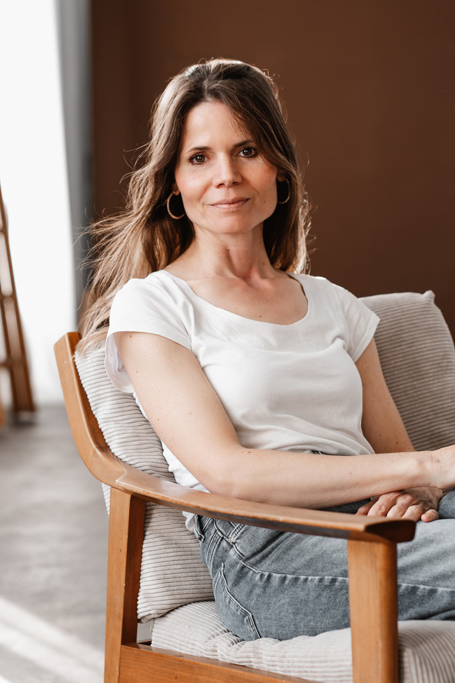 Personal Branding Portrait einer Entspannungspädagogin in natürlichem Licht